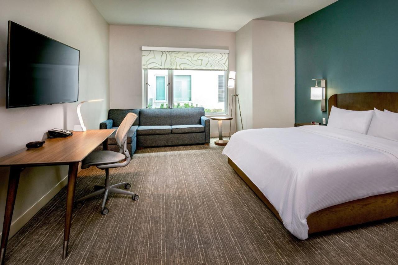 เอลเลเมนต์ แฮมป์ตัน เพนินซูลา ทาวน์เซ็นเตอร์ Hotel ภายนอก รูปภาพ