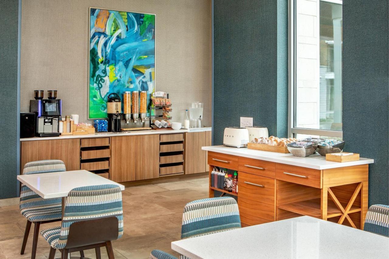 เอลเลเมนต์ แฮมป์ตัน เพนินซูลา ทาวน์เซ็นเตอร์ Hotel ภายนอก รูปภาพ
