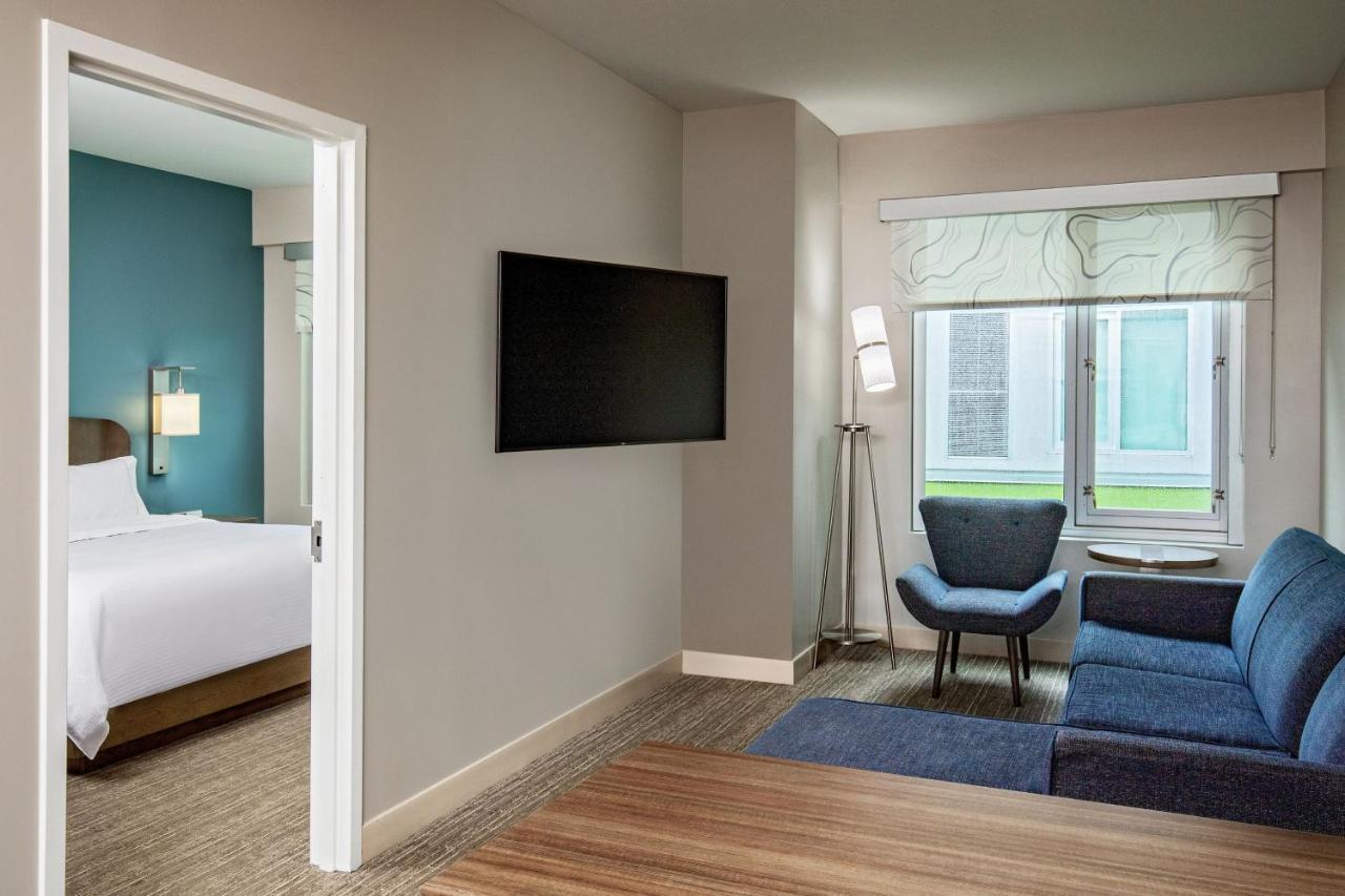 เอลเลเมนต์ แฮมป์ตัน เพนินซูลา ทาวน์เซ็นเตอร์ Hotel ภายนอก รูปภาพ